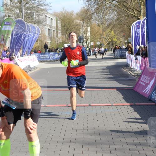 12.04.2026 - 45. Internationalen Wilhelmsburger Insellauf Strokosch-Dieckow http://msf.ph/oto/9452053 12.04.2026 10:33:11 Ziel 2071, 3014 meine-sportfotos.de