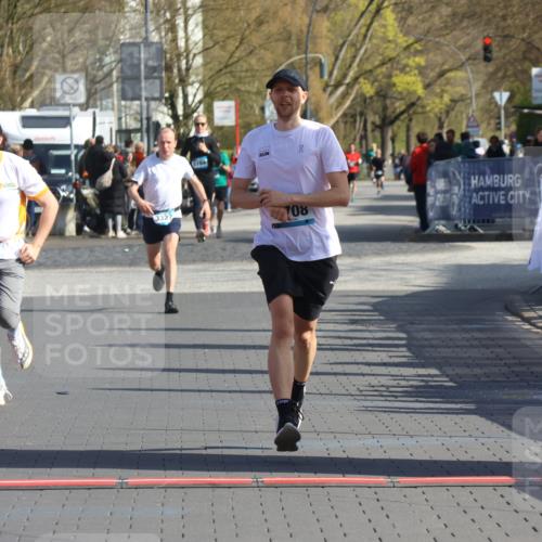 12.04.2026 - 45. Internationalen Wilhelmsburger Insellauf Strokosch-Dieckow http://msf.ph/oto/9452063 12.04.2026 10:33:23 Ziel 5623, 3708, 4322 meine-sportfotos.de