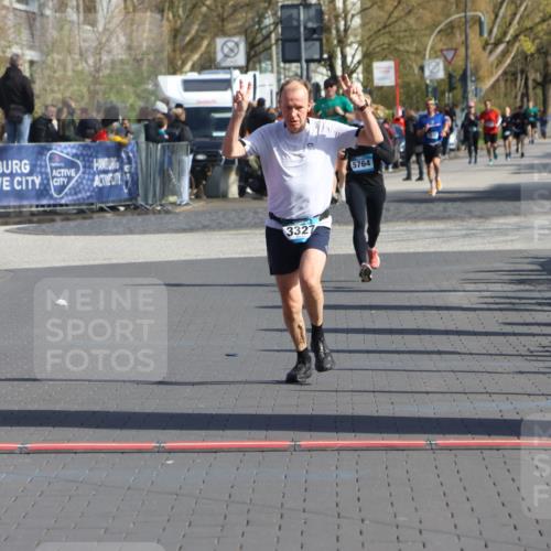 12.04.2026 - 45. Internationalen Wilhelmsburger Insellauf Strokosch-Dieckow http://msf.ph/oto/9452088 12.04.2026 10:33:27 Ziel 3708, 4322, 3327 meine-sportfotos.de