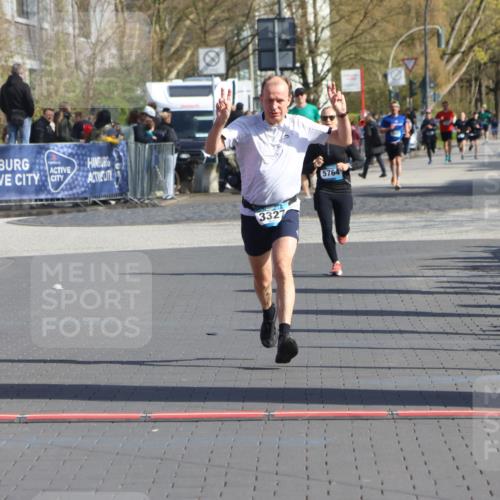12.04.2026 - 45. Internationalen Wilhelmsburger Insellauf Strokosch-Dieckow http://msf.ph/oto/9452091 12.04.2026 10:33:27 Ziel 3708, 4322, 3327 meine-sportfotos.de