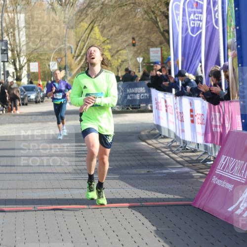 12.04.2026 - 45. Internationalen Wilhelmsburger Insellauf Strokosch-Dieckow http://msf.ph/oto/9452098 12.04.2026 10:21:38 Ziel 2127 meine-sportfotos.de