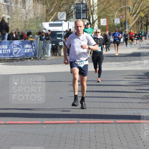 12.04.2026 - 45. Internationalen Wilhelmsburger Insellauf Strokosch-Dieckow http://msf.ph/oto/9452099 12.04.2026 10:33:27 Ziel 3708, 4322, 3327 meine-sportfotos.de