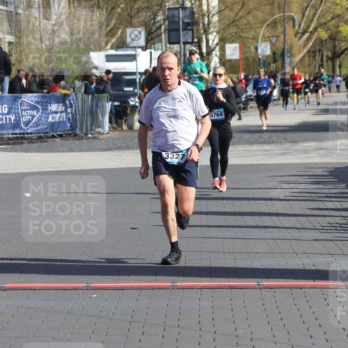 12.04.2026 - 45. Internationalen Wilhelmsburger Insellauf Strokosch-Dieckow http://msf.ph/oto/9452105 12.04.2026 10:33:27 Ziel 3708, 4322, 3327 meine-sportfotos.de