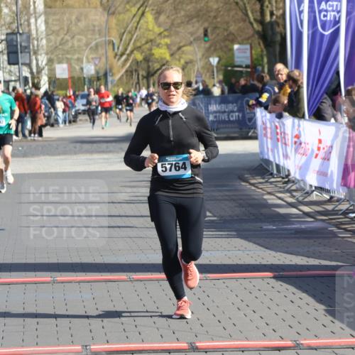 12.04.2026 - 45. Internationalen Wilhelmsburger Insellauf Strokosch-Dieckow http://msf.ph/oto/9452117 12.04.2026 10:33:32 Ziel 3327, 5764 meine-sportfotos.de