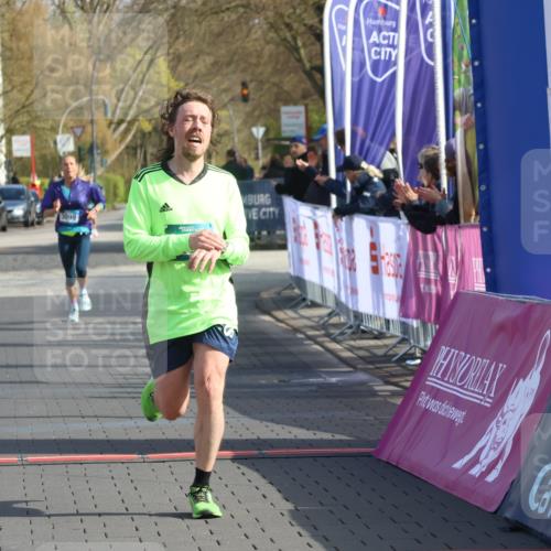 12.04.2026 - 45. Internationalen Wilhelmsburger Insellauf Strokosch-Dieckow http://msf.ph/oto/9452118 12.04.2026 10:21:39 Ziel 2127 meine-sportfotos.de