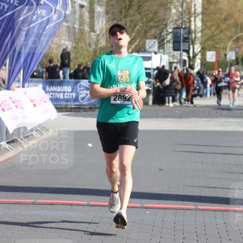 12.04.2026 - 45. Internationalen Wilhelmsburger Insellauf Strokosch-Dieckow http://msf.ph/oto/9452121 12.04.2026 10:33:37 Ziel 2892 meine-sportfotos.de