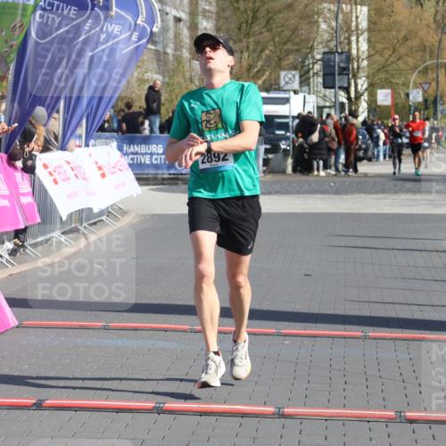 12.04.2026 - 45. Internationalen Wilhelmsburger Insellauf Strokosch-Dieckow http://msf.ph/oto/9452130 12.04.2026 10:33:37 Ziel 2892 meine-sportfotos.de