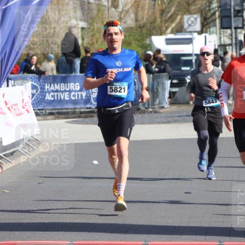 12.04.2026 - 45. Internationalen Wilhelmsburger Insellauf Strokosch-Dieckow http://msf.ph/oto/9452141 12.04.2026 10:33:49 Ziel 5821, 4738, 2893, 5843 meine-sportfotos.de