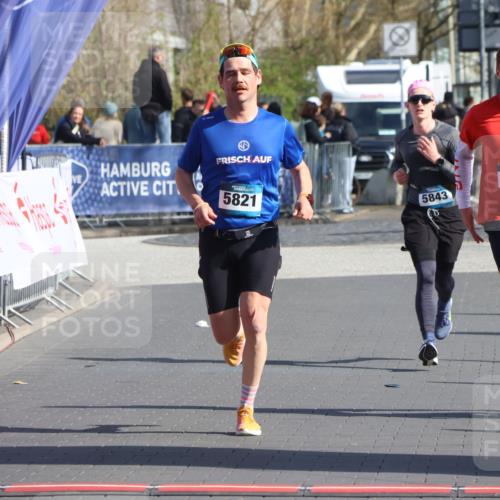 12.04.2026 - 45. Internationalen Wilhelmsburger Insellauf Strokosch-Dieckow http://msf.ph/oto/9452144 12.04.2026 10:33:49 Ziel 5821, 4738, 2893, 5843 meine-sportfotos.de