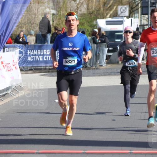 12.04.2026 - 45. Internationalen Wilhelmsburger Insellauf Strokosch-Dieckow http://msf.ph/oto/9452146 12.04.2026 10:33:49 Ziel 5821, 4738, 2893, 5843 meine-sportfotos.de