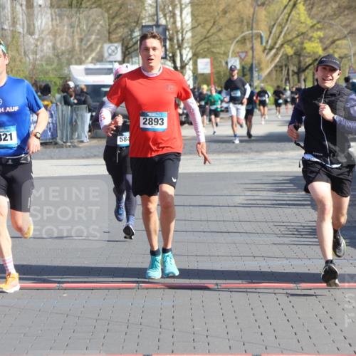 12.04.2026 - 45. Internationalen Wilhelmsburger Insellauf Strokosch-Dieckow http://msf.ph/oto/9452147 12.04.2026 10:33:50 Ziel 5821, 4738, 2893, 5843 meine-sportfotos.de