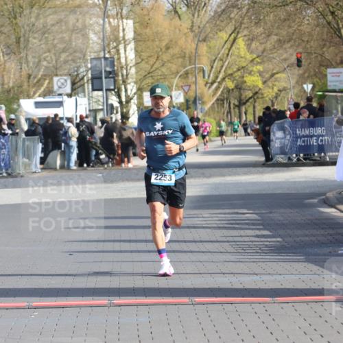 12.04.2026 - 45. Internationalen Wilhelmsburger Insellauf Strokosch-Dieckow http://msf.ph/oto/9452153 12.04.2026 10:21:55 Ziel 2253 meine-sportfotos.de