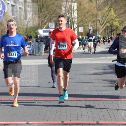 12.04.2026 - 45. Internationalen Wilhelmsburger Insellauf Strokosch-Dieckow http://msf.ph/oto/9452157 12.04.2026 10:33:50 Ziel 5821, 4738, 2893, 5843 meine-sportfotos.de