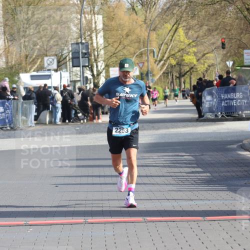 12.04.2026 - 45. Internationalen Wilhelmsburger Insellauf Strokosch-Dieckow http://msf.ph/oto/9452162 12.04.2026 10:21:55 Ziel 2253 meine-sportfotos.de