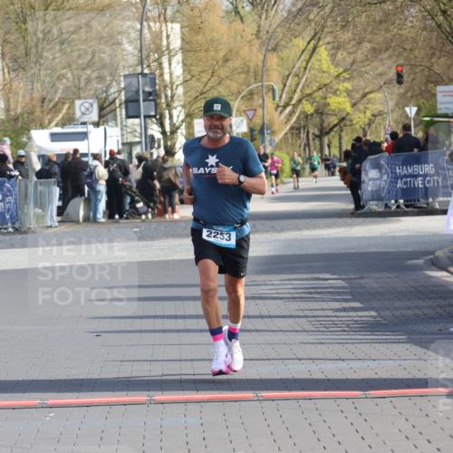12.04.2026 - 45. Internationalen Wilhelmsburger Insellauf Strokosch-Dieckow http://msf.ph/oto/9452170 12.04.2026 10:21:56 Ziel 2253 meine-sportfotos.de