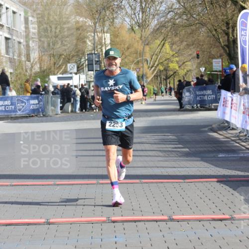 12.04.2026 - 45. Internationalen Wilhelmsburger Insellauf Strokosch-Dieckow http://msf.ph/oto/9452178 12.04.2026 10:21:57 Ziel 2253 meine-sportfotos.de