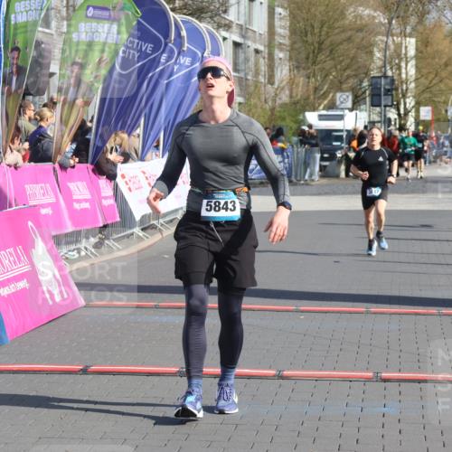 12.04.2026 - 45. Internationalen Wilhelmsburger Insellauf Strokosch-Dieckow http://msf.ph/oto/9452182 12.04.2026 10:33:54 Ziel 5821, 4738, 2893, 5843, 3447 meine-sportfotos.de