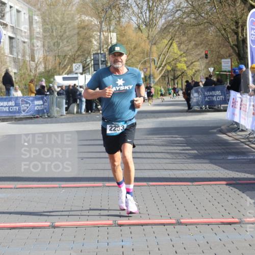 12.04.2026 - 45. Internationalen Wilhelmsburger Insellauf Strokosch-Dieckow http://msf.ph/oto/9452187 12.04.2026 10:21:57 Ziel 2253 meine-sportfotos.de