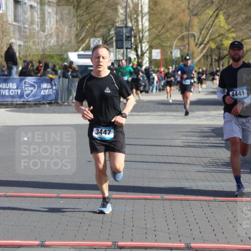 12.04.2026 - 45. Internationalen Wilhelmsburger Insellauf Strokosch-Dieckow http://msf.ph/oto/9452188 12.04.2026 10:33:57 Ziel 5843, 3447, 4441 meine-sportfotos.de