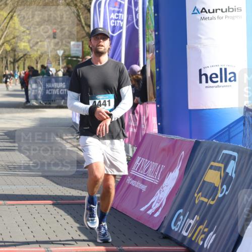 12.04.2026 - 45. Internationalen Wilhelmsburger Insellauf Strokosch-Dieckow http://msf.ph/oto/9452196 12.04.2026 10:33:58 Ziel 3447, 4441 meine-sportfotos.de