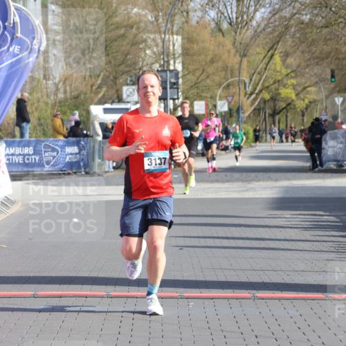 12.04.2026 - 45. Internationalen Wilhelmsburger Insellauf Strokosch-Dieckow http://msf.ph/oto/9452201 12.04.2026 10:22:12 Ziel 3137 meine-sportfotos.de