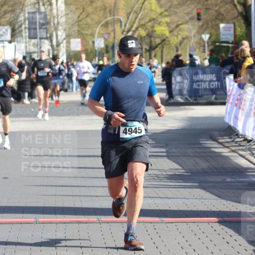 12.04.2026 - 45. Internationalen Wilhelmsburger Insellauf Strokosch-Dieckow http://msf.ph/oto/9452207 12.04.2026 10:34:05 Ziel 4945, 4043 meine-sportfotos.de
