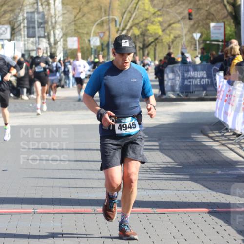 12.04.2026 - 45. Internationalen Wilhelmsburger Insellauf Strokosch-Dieckow http://msf.ph/oto/9452209 12.04.2026 10:34:05 Ziel 4945, 4043 meine-sportfotos.de
