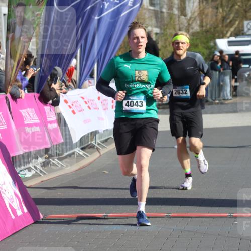 12.04.2026 - 45. Internationalen Wilhelmsburger Insellauf Strokosch-Dieckow http://msf.ph/oto/9452215 12.04.2026 10:34:08 Ziel 4945, 4043, 2632 meine-sportfotos.de