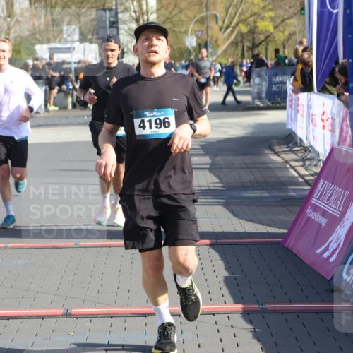12.04.2026 - 45. Internationalen Wilhelmsburger Insellauf Strokosch-Dieckow http://msf.ph/oto/9452237 12.04.2026 10:34:17 Ziel 2504, 4196, 5238, 5239, 5294 meine-sportfotos.de