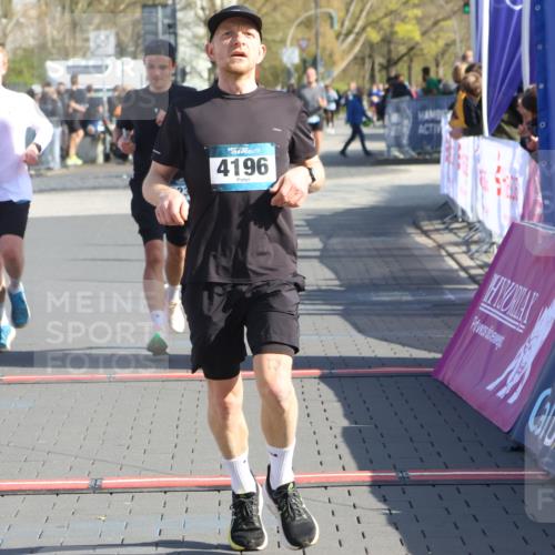 12.04.2026 - 45. Internationalen Wilhelmsburger Insellauf Strokosch-Dieckow http://msf.ph/oto/9452239 12.04.2026 10:34:17 Ziel 2504, 4196, 5238, 5239, 5294 meine-sportfotos.de