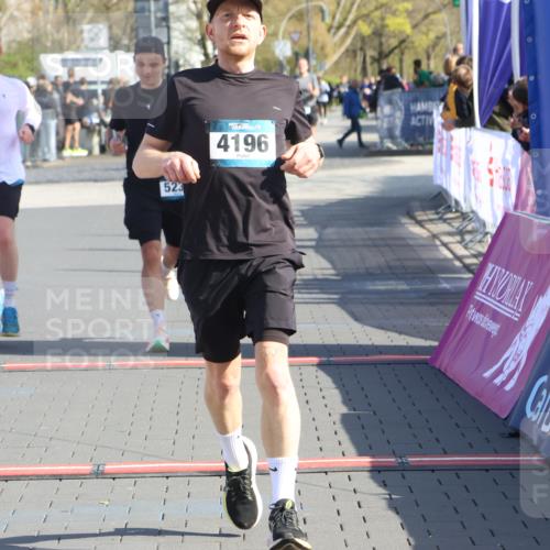 12.04.2026 - 45. Internationalen Wilhelmsburger Insellauf Strokosch-Dieckow http://msf.ph/oto/9452241 12.04.2026 10:34:17 Ziel 2504, 4196, 5238, 5239, 5294 meine-sportfotos.de