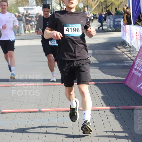 12.04.2026 - 45. Internationalen Wilhelmsburger Insellauf Strokosch-Dieckow http://msf.ph/oto/9452242 12.04.2026 10:34:18 Ziel 4196, 5238, 5239, 5294 meine-sportfotos.de