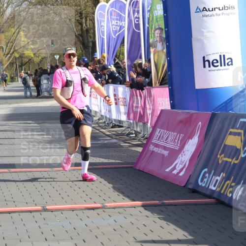 12.04.2026 - 45. Internationalen Wilhelmsburger Insellauf Strokosch-Dieckow http://msf.ph/oto/9452248 12.04.2026 10:22:21 Ziel 3930, 3317, 3771 meine-sportfotos.de