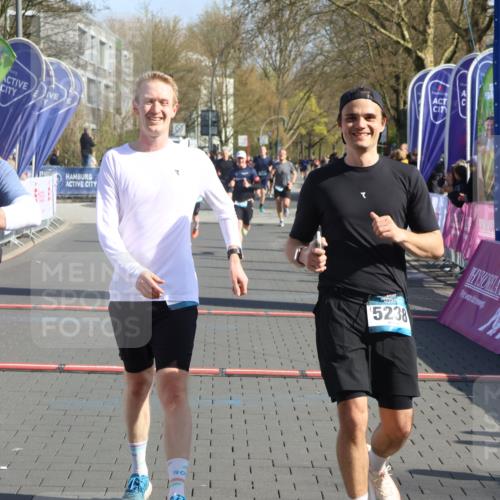 12.04.2026 - 45. Internationalen Wilhelmsburger Insellauf Strokosch-Dieckow http://msf.ph/oto/9452256 12.04.2026 10:34:21 Ziel 4196, 5238, 5239, 5294, 3841 meine-sportfotos.de