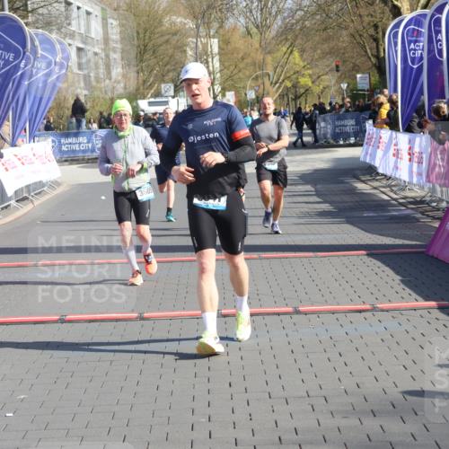 12.04.2026 - 45. Internationalen Wilhelmsburger Insellauf Strokosch-Dieckow http://msf.ph/oto/9452260 12.04.2026 10:34:26 Ziel 3841, 3605, 2547, 3424, 3924 meine-sportfotos.de