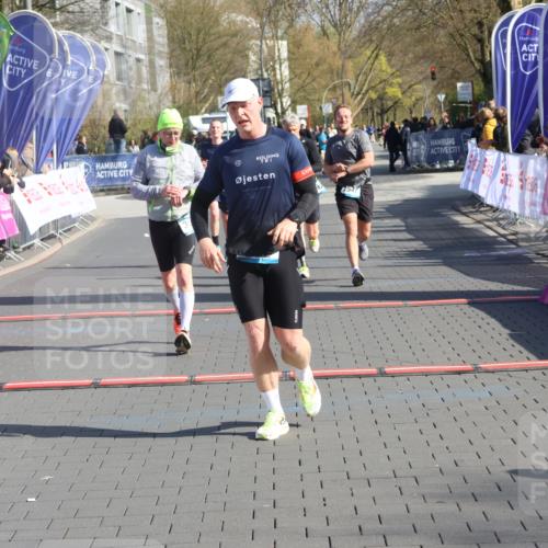 12.04.2026 - 45. Internationalen Wilhelmsburger Insellauf Strokosch-Dieckow http://msf.ph/oto/9452265 12.04.2026 10:34:26 Ziel 3841, 3605, 2547, 3424, 3924 meine-sportfotos.de