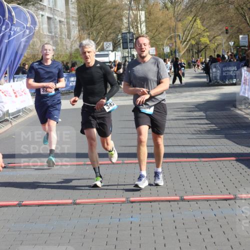 12.04.2026 - 45. Internationalen Wilhelmsburger Insellauf Strokosch-Dieckow http://msf.ph/oto/9452270 12.04.2026 10:34:28 Ziel 3841, 3605, 2547, 3424, 3924 meine-sportfotos.de