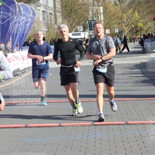 12.04.2026 - 45. Internationalen Wilhelmsburger Insellauf Strokosch-Dieckow http://msf.ph/oto/9452274 12.04.2026 10:34:28 Ziel 3841, 3605, 2547, 3424, 3924 meine-sportfotos.de