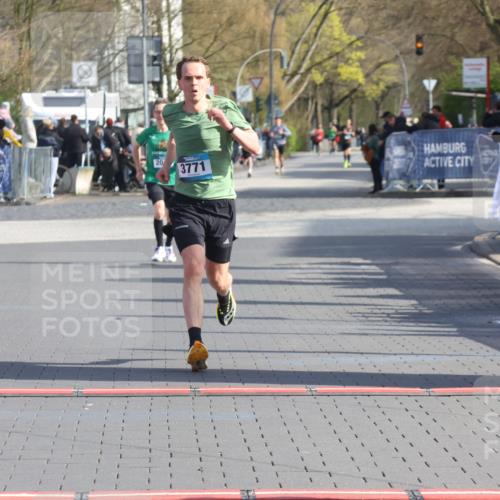 12.04.2026 - 45. Internationalen Wilhelmsburger Insellauf Strokosch-Dieckow http://msf.ph/oto/9452278 12.04.2026 10:22:23 Ziel 3930, 3317, 3771 meine-sportfotos.de