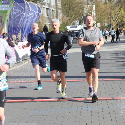 12.04.2026 - 45. Internationalen Wilhelmsburger Insellauf Strokosch-Dieckow http://msf.ph/oto/9452283 12.04.2026 10:34:28 Ziel 3841, 3605, 2547, 3424, 3924 meine-sportfotos.de