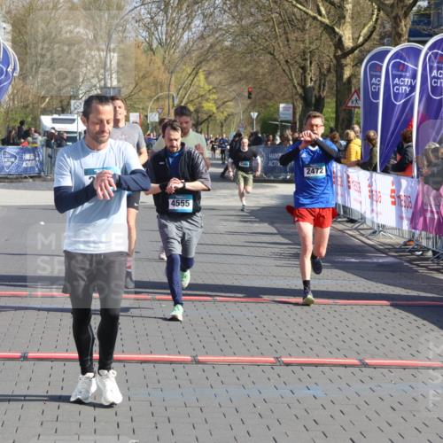 12.04.2026 - 45. Internationalen Wilhelmsburger Insellauf Strokosch-Dieckow http://msf.ph/oto/9452311 12.04.2026 10:34:48 Ziel 2270, 4555, 2472, 2559, 3636, 3929 meine-sportfotos.de