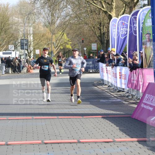 12.04.2026 - 45. Internationalen Wilhelmsburger Insellauf Strokosch-Dieckow http://msf.ph/oto/9452318 12.04.2026 10:22:40 Ziel 3053, 4694 meine-sportfotos.de