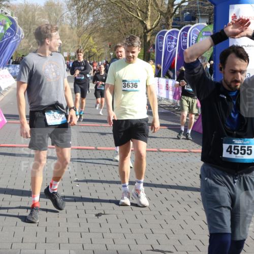 12.04.2026 - 45. Internationalen Wilhelmsburger Insellauf Strokosch-Dieckow http://msf.ph/oto/9452339 12.04.2026 10:34:53 Ziel 4555, 2472, 2559, 3636, 3929, 5480, 3042, 3065 meine-sportfotos.de