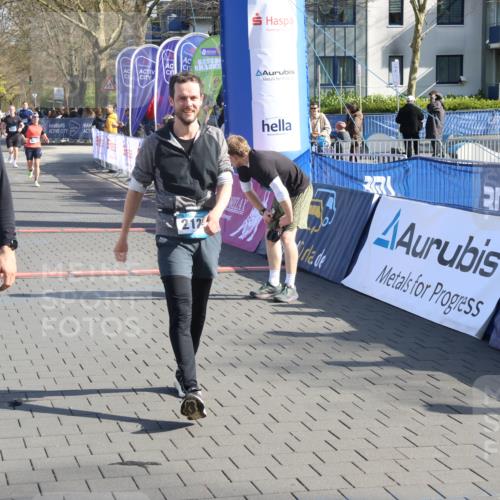 12.04.2026 - 45. Internationalen Wilhelmsburger Insellauf Strokosch-Dieckow http://msf.ph/oto/9452361 12.04.2026 10:35:01 Ziel 2123, 3485, 3133 meine-sportfotos.de