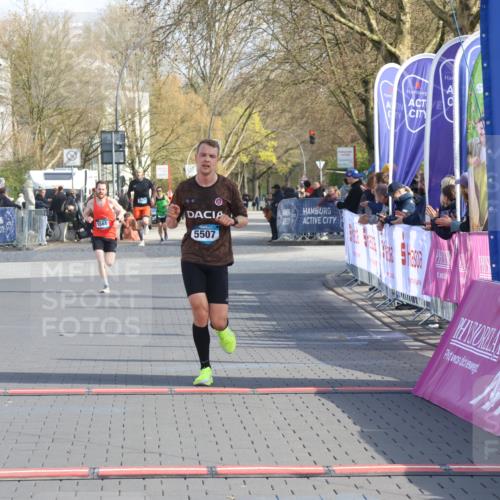 12.04.2026 - 45. Internationalen Wilhelmsburger Insellauf Strokosch-Dieckow http://msf.ph/oto/9452364 12.04.2026 10:22:50 Ziel 5507 meine-sportfotos.de