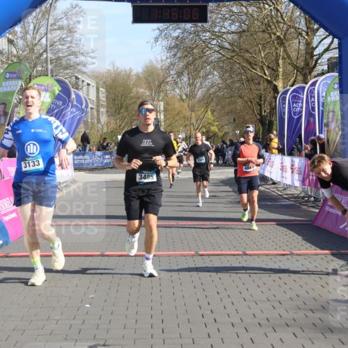 12.04.2026 - 45. Internationalen Wilhelmsburger Insellauf Strokosch-Dieckow http://msf.ph/oto/9452368 12.04.2026 10:35:05 Ziel 3485, 3133, 4807, 3385 meine-sportfotos.de