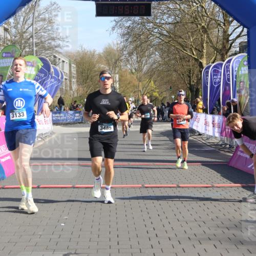 12.04.2026 - 45. Internationalen Wilhelmsburger Insellauf Strokosch-Dieckow http://msf.ph/oto/9452370 12.04.2026 10:35:05 Ziel 3485, 3133, 4807, 3385 meine-sportfotos.de