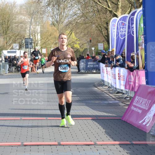 12.04.2026 - 45. Internationalen Wilhelmsburger Insellauf Strokosch-Dieckow http://msf.ph/oto/9452375 12.04.2026 10:22:51 Ziel 5507, 5561 meine-sportfotos.de