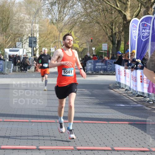 12.04.2026 - 45. Internationalen Wilhelmsburger Insellauf Strokosch-Dieckow http://msf.ph/oto/9452382 12.04.2026 10:22:54 Ziel 5507, 5561 meine-sportfotos.de