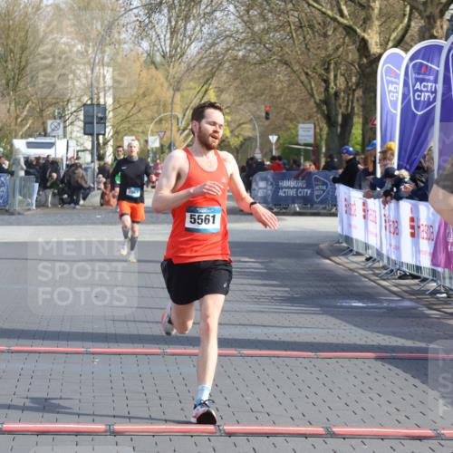 12.04.2026 - 45. Internationalen Wilhelmsburger Insellauf Strokosch-Dieckow http://msf.ph/oto/9452386 12.04.2026 10:22:55 Ziel 5507, 5561 meine-sportfotos.de